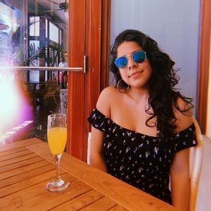 Urban outfitters blue round sunglasses